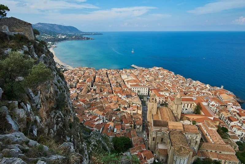 Combine Oversampling and Undersampling for Imbalanced Classification