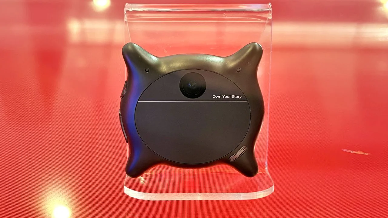 The Looki L1 is the first ‘personal AI wearable' I might actually... wear